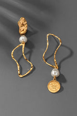 GG4149 Mismatched Organic Hoop And Pearl Earrings