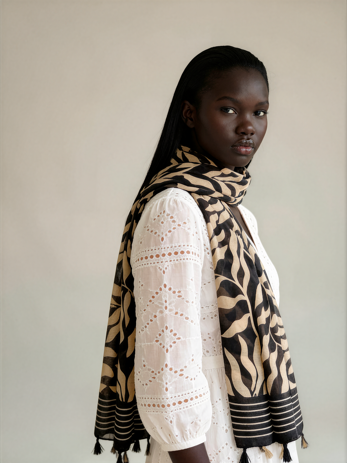 H3052 Black & Cream Scarf