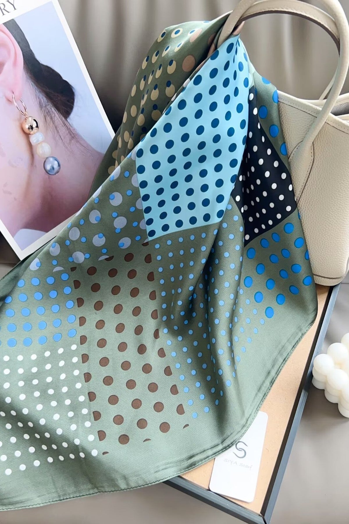 H3040 Green Polk-a-dot Scarf