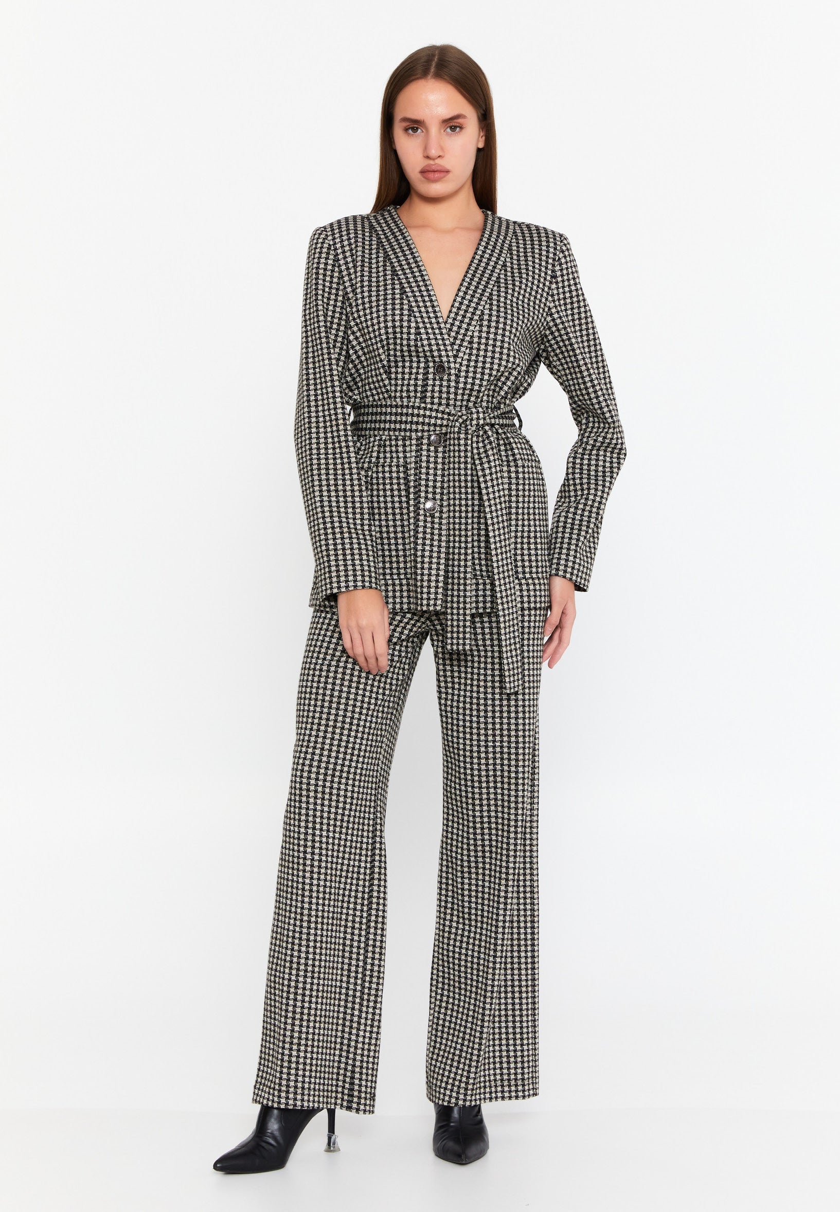 DD5128 Black & White Box Blazer