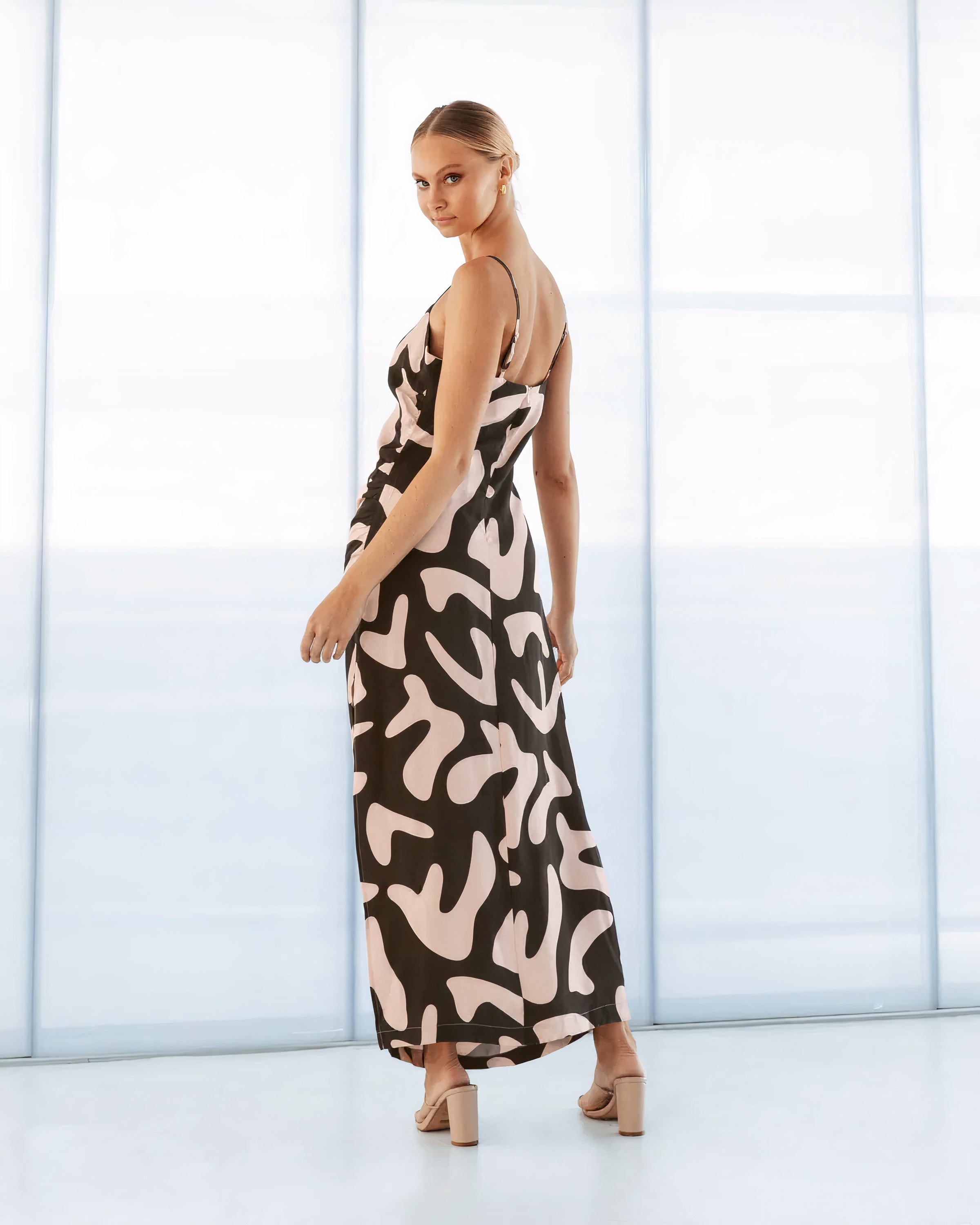 DD7060 Brown & Cream Spotted Midi Dress