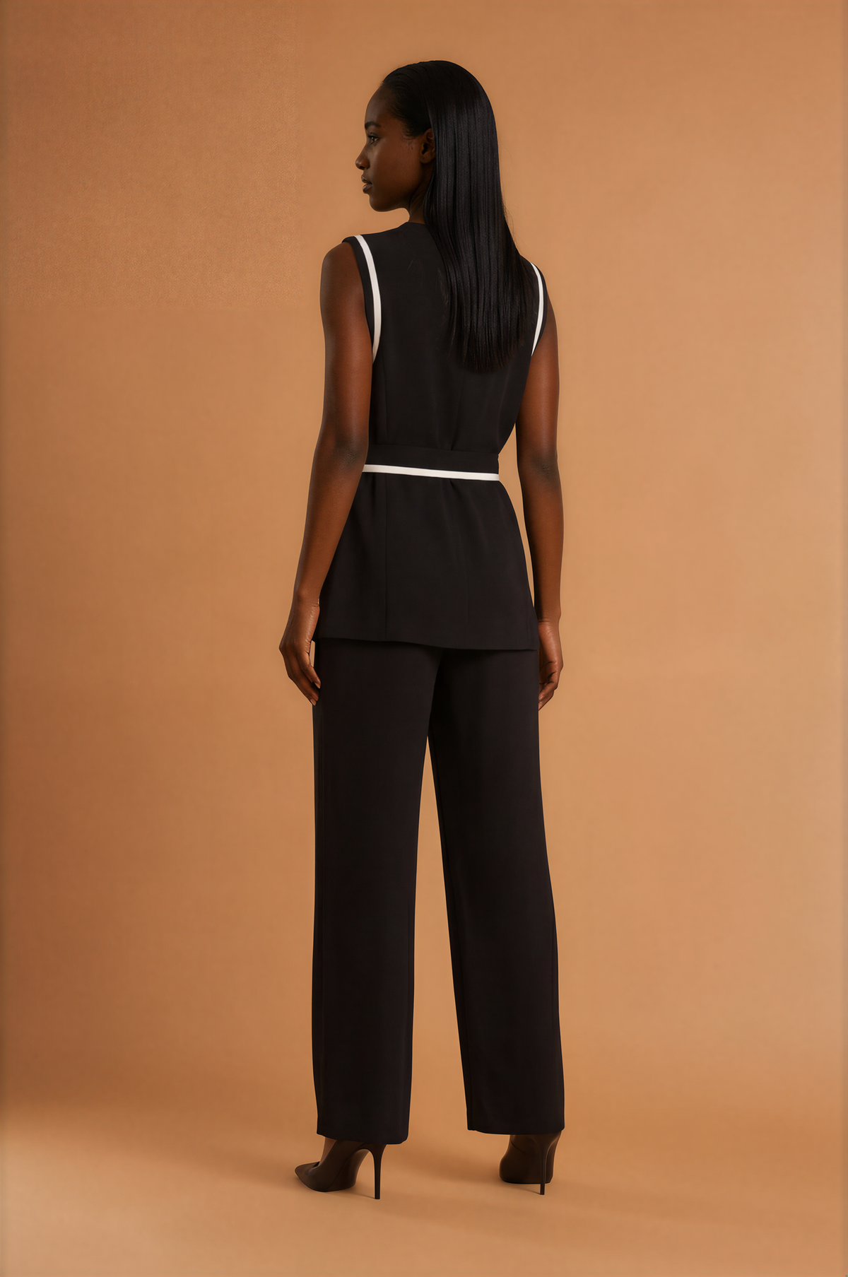 GGG5112 B&W Sleeveless Jacket